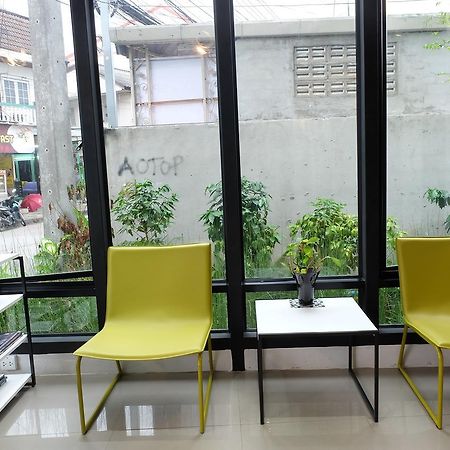 Dewyhouse Hostel Chiang Mai Bagian luar foto