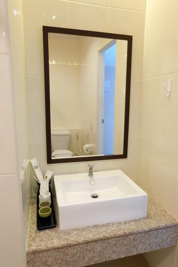 Dewyhouse Hostel Chiang Mai Bagian luar foto